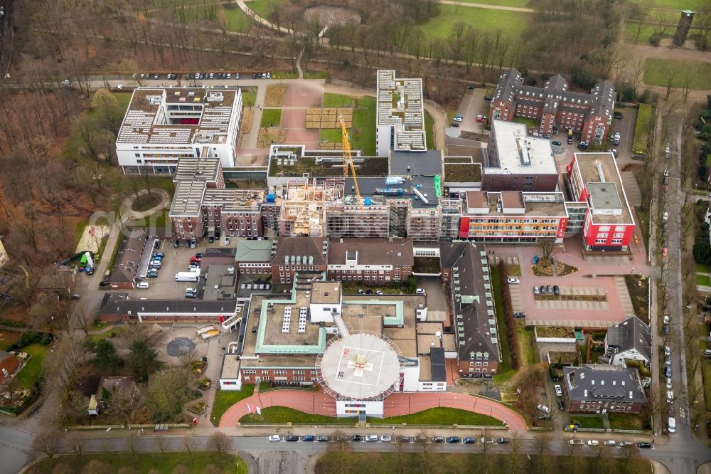 Gelsenkirchen from above - Construction site for a new extension to the hospital grounds Bergmannsheil and Kinderklinik Buer gGmbH Zentrum fuer Neuropaediatrie - Sozialpaediatrie in the district Buer in Gelsenkirchen in the state North Rhine-Westphalia, Germany