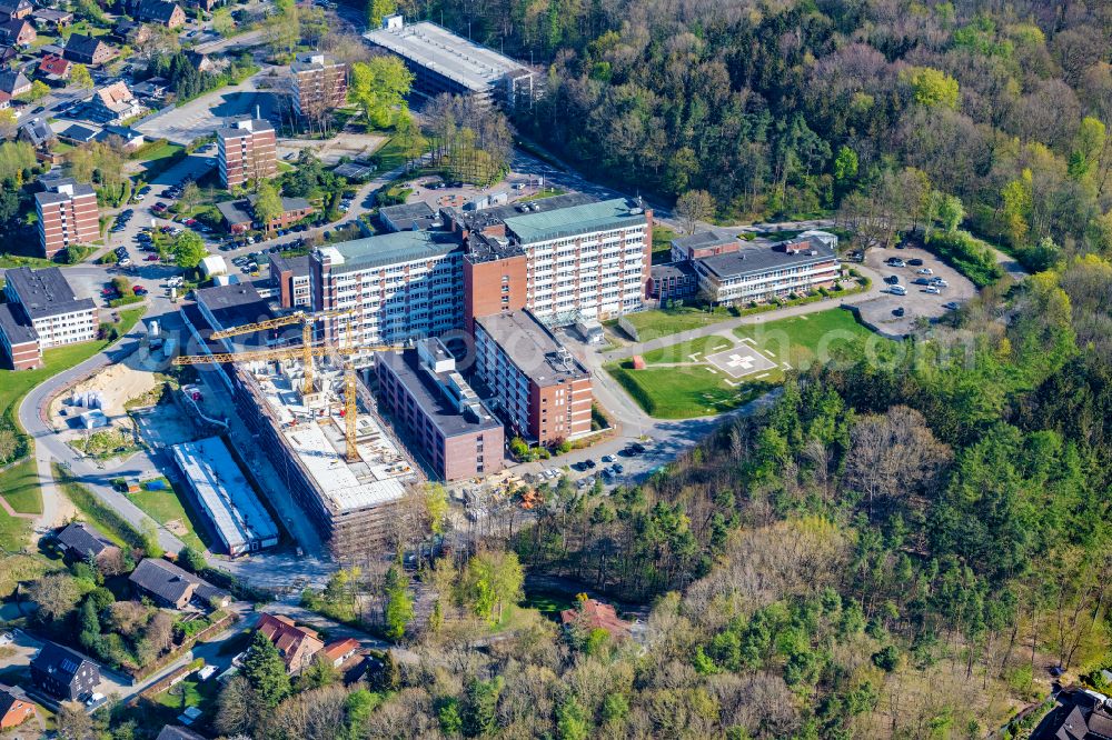 Stade from above - Construction site for a new extension to the hospital grounds Elbe Klinikum on street Bremervoerder Strasse in the district Wiepenkathen in Stade in the state Lower Saxony, Germany