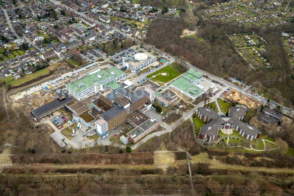 Duisburg from the bird's eye view: Construction site for a new extension to the hospital grounds on Evangelisches Krankenhaus Duisburg-Nord on Fahrner Strasse in Duisburg in the state North Rhine-Westphalia, Germany