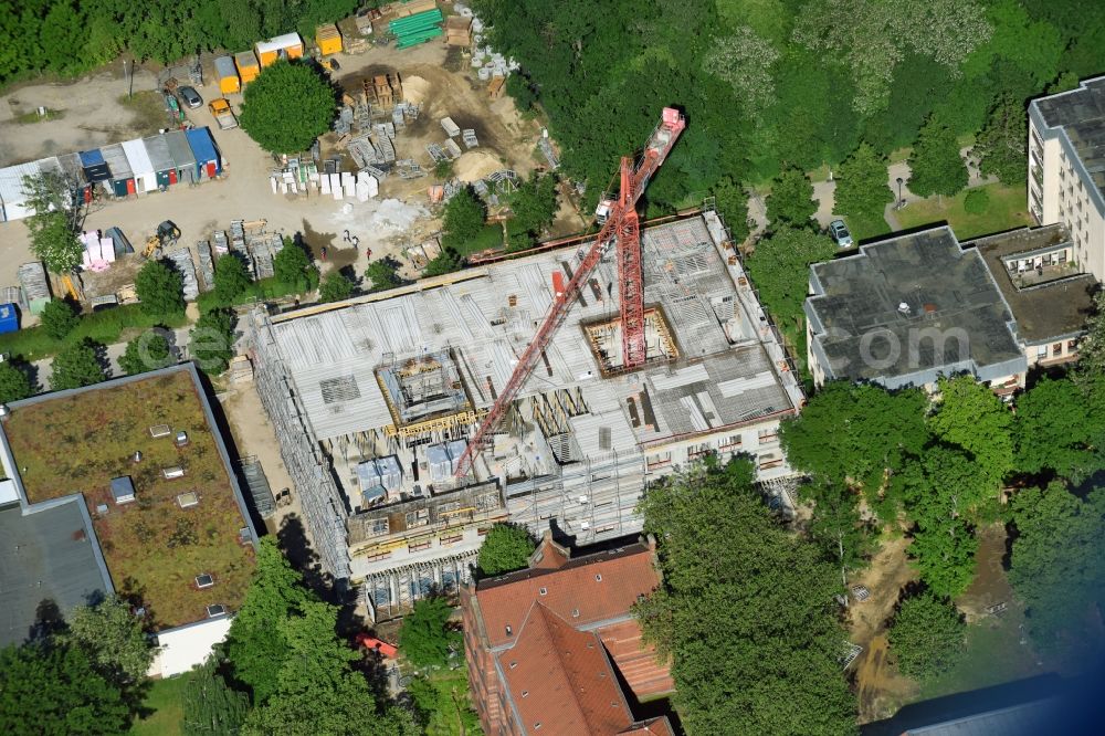 Aerial image Berlin - Construction site for a new extension to the hospital grounds Evangelisches Krankenhaus Koenigin Elisabeth Herzberge GmbH on Herzbergstrasse in the district Lichtenberg in Berlin, Germany