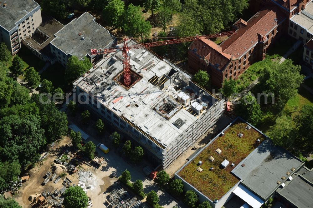 Aerial photograph Berlin - Construction site for a new extension to the hospital grounds Evangelisches Krankenhaus Koenigin Elisabeth Herzberge GmbH on Herzbergstrasse in the district Lichtenberg in Berlin, Germany