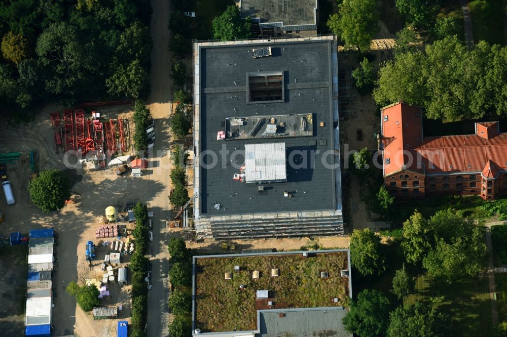 Berlin from the bird's eye view: Construction site for a new extension to the hospital grounds Evangelisches Krankenhaus Koenigin Elisabeth Herzberge GmbH on Herzbergstrasse in the district Lichtenberg in Berlin, Germany