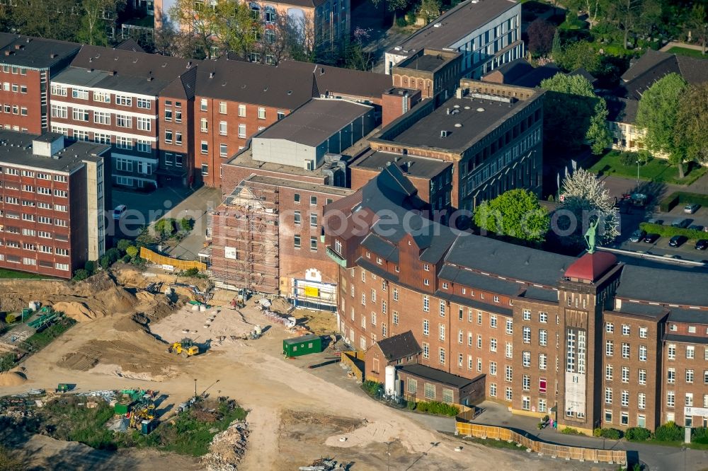 Aerial image Duisburg - Construction site for a new extension to the hospital grounds Helios St. Johonnes Klinik Duisburg An of Abtei in Duisburg in the state North Rhine-Westphalia, Germany