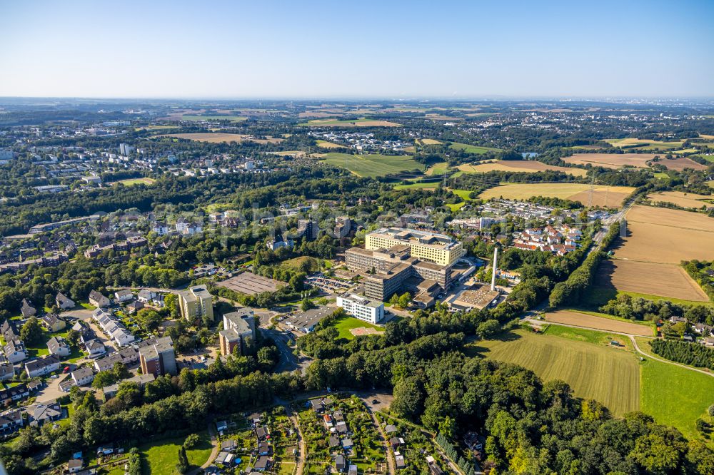 Velbert from the bird's eye view: Construction site for a new extension to the hospital grounds Helios Klinikum Niederberg in Velbert in the state North Rhine-Westphalia, Germany