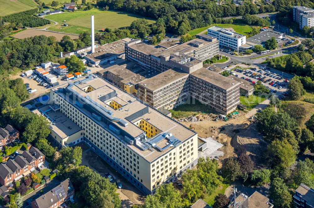 Aerial photograph Velbert - Construction site for a new extension to the hospital grounds Helios Klinikum Niederberg in Velbert in the state North Rhine-Westphalia, Germany