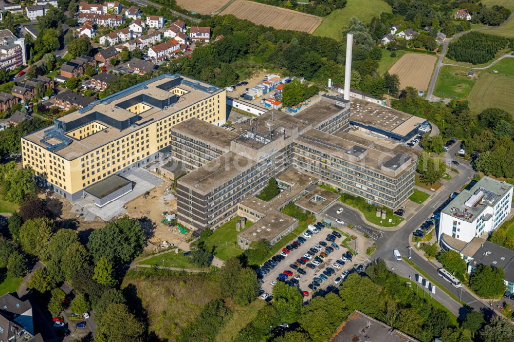 Velbert from the bird's eye view: Construction site for a new extension to the hospital grounds Helios Klinikum Niederberg in Velbert in the state North Rhine-Westphalia, Germany