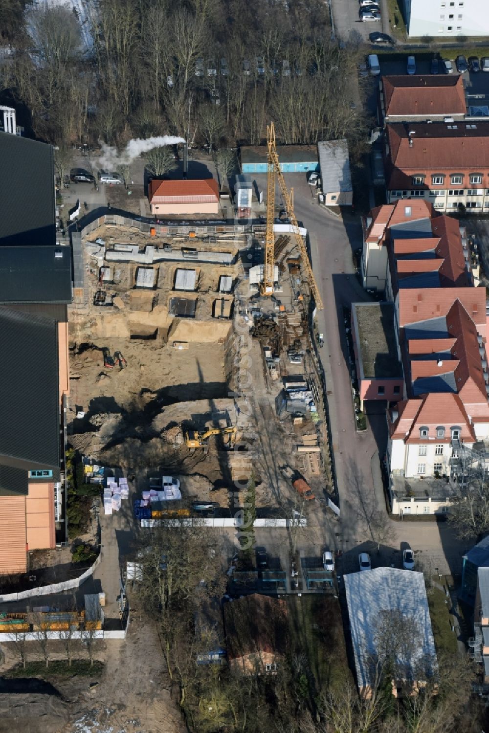 Bernau from above - Construction site for a new extension to the hospital grounds Herzzentrum Brandenburg Ladeburger Strasse in Bernau in the state Brandenburg