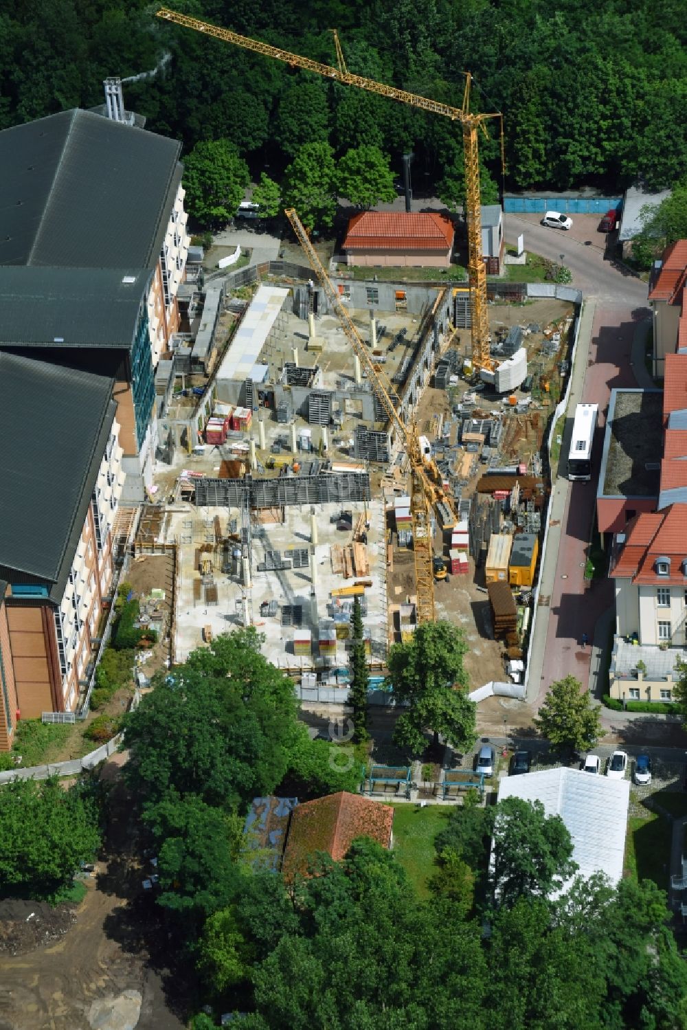 Aerial image Bernau - Construction site for a new extension to the hospital grounds Herzzentrum Brandenburg Ladeburger Strasse in Bernau in the state Brandenburg