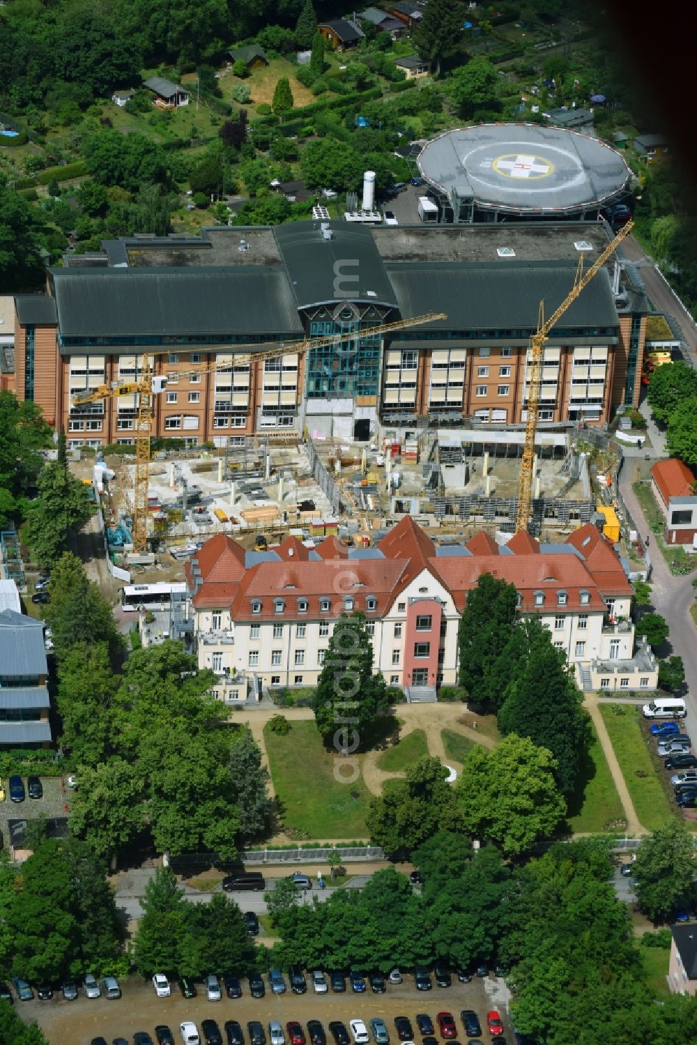 Aerial photograph Bernau - Construction site for a new extension to the hospital grounds Herzzentrum Brandenburg Ladeburger Strasse in Bernau in the state Brandenburg