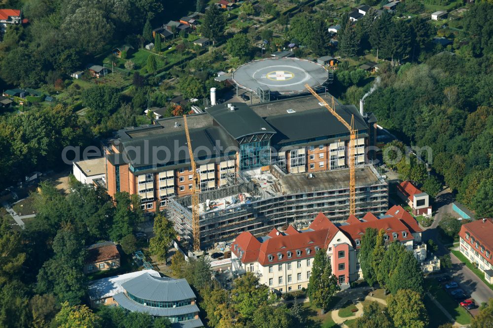 Bernau from the bird's eye view: Construction site for a new extension to the hospital grounds Herzzentrum Brandenburg Ladeburger Strasse in Bernau in the state Brandenburg