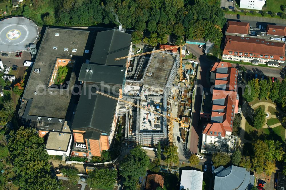 Bernau from above - Construction site for a new extension to the hospital grounds Herzzentrum Brandenburg Ladeburger Strasse in Bernau in the state Brandenburg