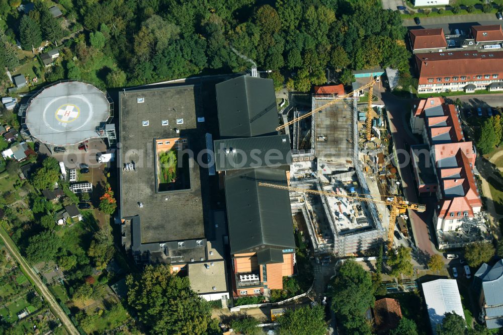 Bernau from the bird's eye view: Construction site for a new extension to the hospital grounds Herzzentrum Brandenburg Ladeburger Strasse in Bernau in the state Brandenburg