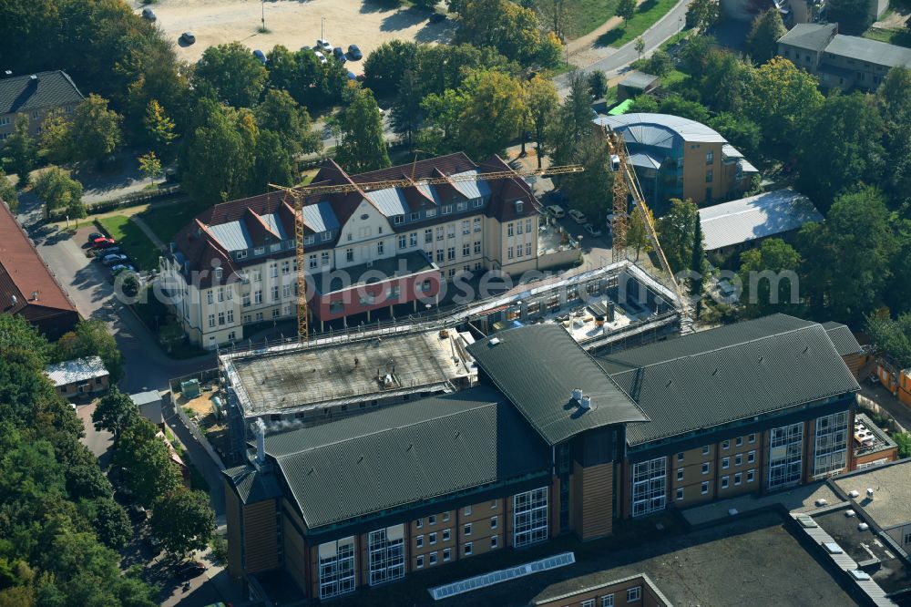 Bernau from above - Construction site for a new extension to the hospital grounds Herzzentrum Brandenburg Ladeburger Strasse in Bernau in the state Brandenburg