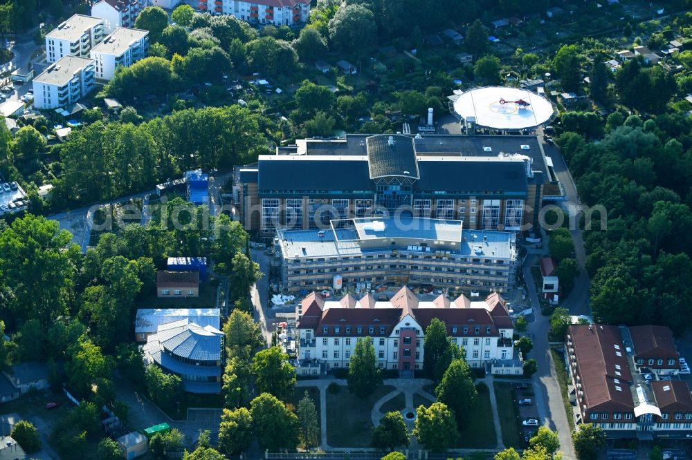 Aerial photograph Bernau - Construction site for a new extension to the hospital grounds Herzzentrum Brandenburg Ladeburger Strasse in Bernau in the state Brandenburg