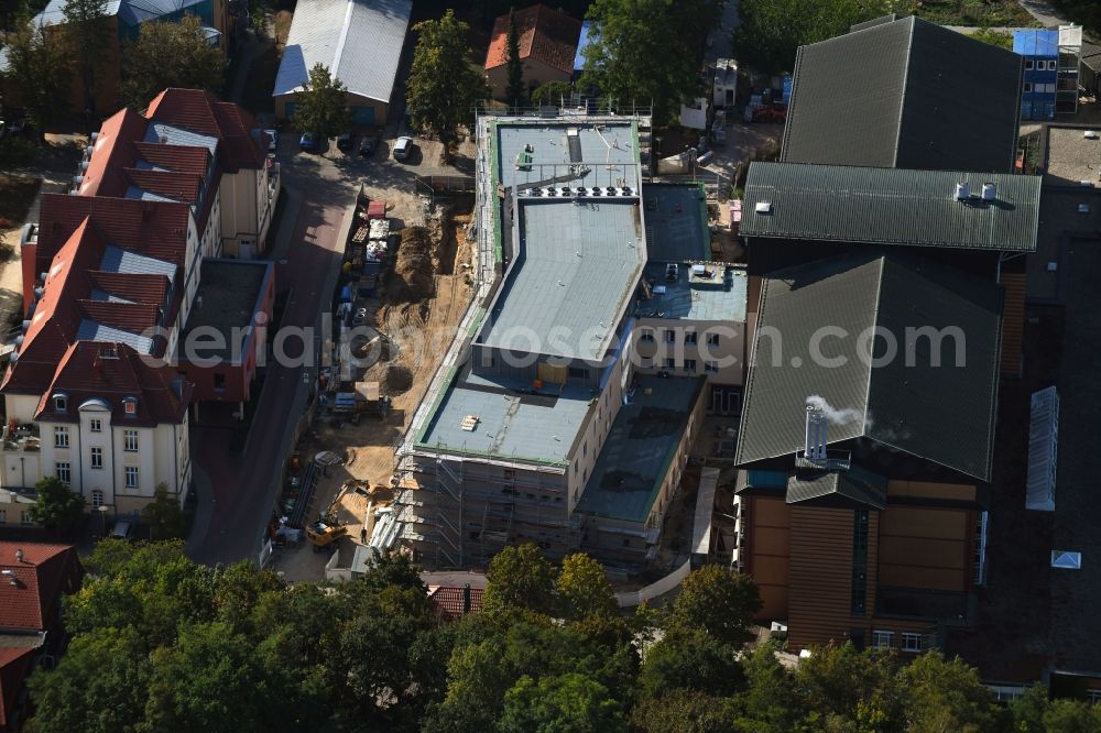 Aerial photograph Bernau - Construction site for a new extension to the hospital grounds Herzzentrum Brandenburg Ladeburger Strasse in Bernau in the state Brandenburg