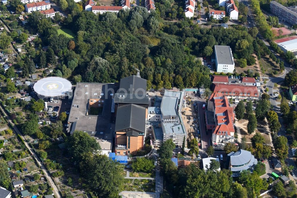 Aerial image Bernau - Construction site for a new extension to the hospital grounds Herzzentrum Brandenburg Ladeburger Strasse in Bernau in the state Brandenburg