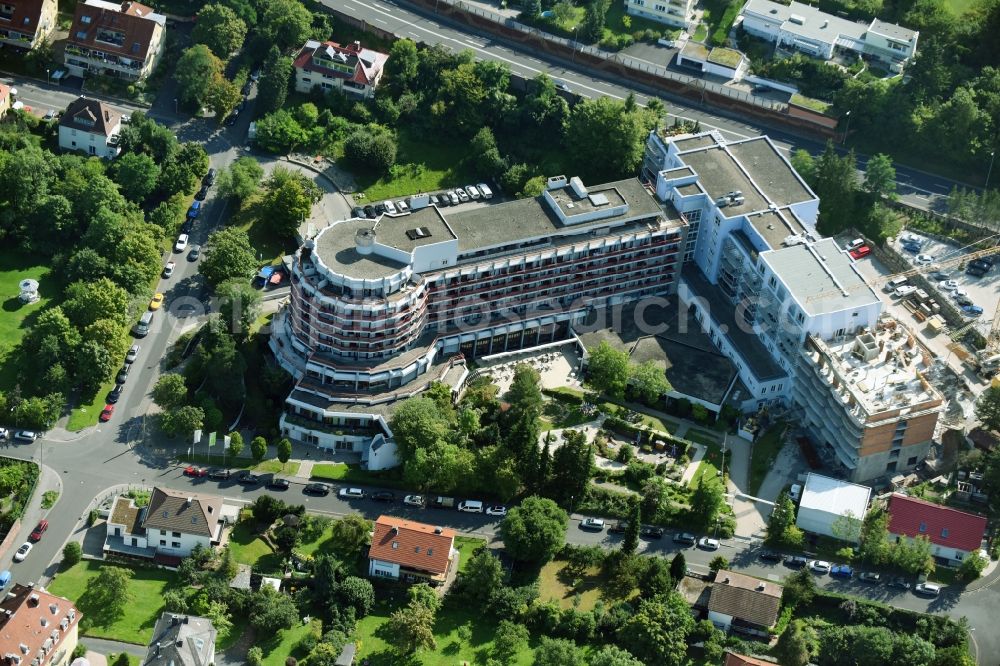 Aerial photograph Bad Kissingen - Construction site for a new extension to the hospital grounds Klinik Bavaria GmbH & Co. KG on Von-der-Tann-Strasse in Bad Kissingen in the state Bavaria, Germany