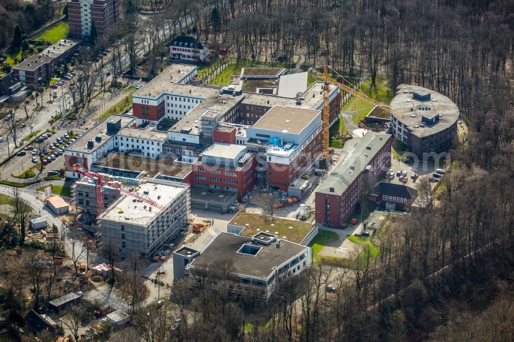 Aerial photograph Bottrop - Construction site for a new extension to the hospital grounds Knappschaftskrankenhaus Bottrop GmbH Osterfelder Strasse durch die Baresel GmbH in the district Stadtmitte in Bottrop in the state North Rhine-Westphalia