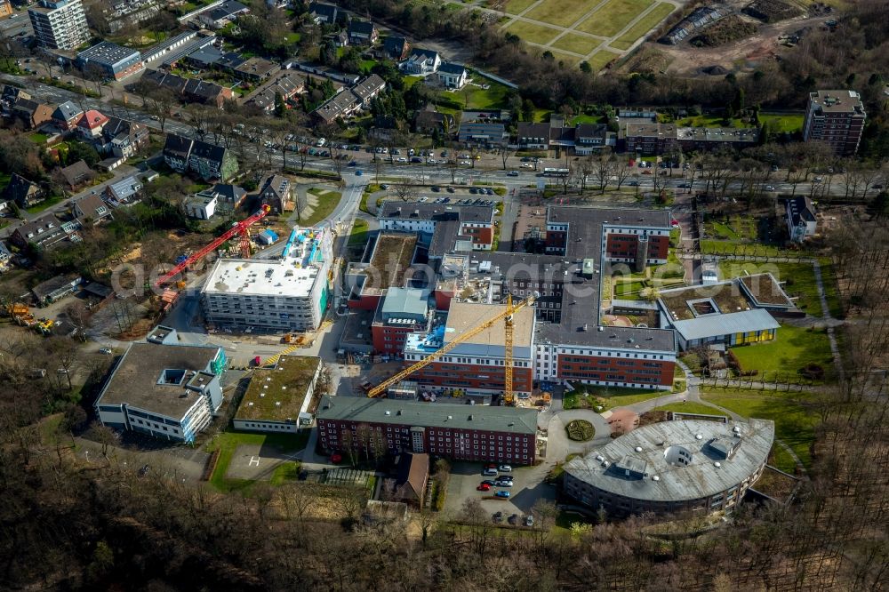 Bottrop from above - Construction site for a new extension to the hospital grounds Knappschaftskrankenhaus Bottrop GmbH Osterfelder Strasse durch die Baresel GmbH in the district Stadtmitte in Bottrop in the state North Rhine-Westphalia