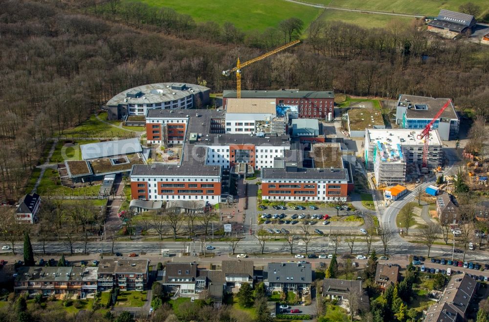 Bottrop from the bird's eye view: Construction site for a new extension to the hospital grounds Knappschaftskrankenhaus Bottrop GmbH Osterfelder Strasse durch die Baresel GmbH in the district Stadtmitte in Bottrop in the state North Rhine-Westphalia