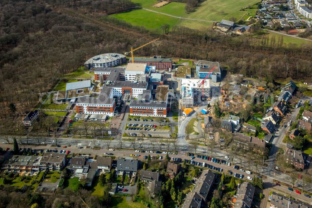 Aerial image Bottrop - Construction site for a new extension to the hospital grounds Knappschaftskrankenhaus Bottrop GmbH Osterfelder Strasse durch die Baresel GmbH in the district Stadtmitte in Bottrop in the state North Rhine-Westphalia