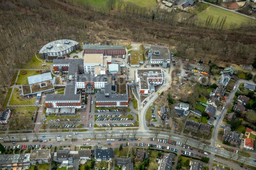 Aerial photograph Bottrop - Construction site for a new extension to the hospital grounds Knappschaftskrankenhaus Bottrop GmbH Osterfelder Strasse durch die Baresel GmbH in the district Stadtmitte in Bottrop in the state North Rhine-Westphalia