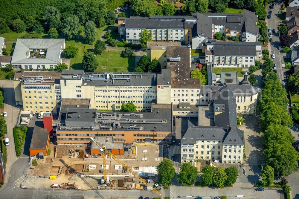 Aerial photograph Duisburg - Construction site for a new extension to the hospital grounds Malteser-Kronkenhaus St. Anna on Albertus-Magnus-Strasse in Duisburg in the state North Rhine-Westphalia, Germany