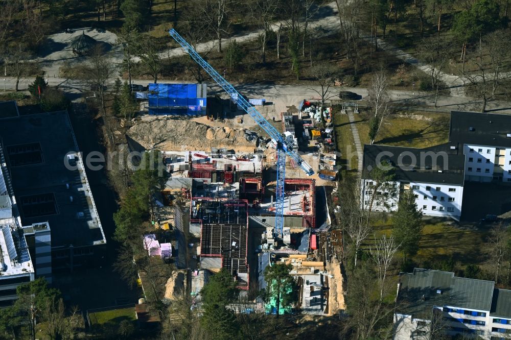 Aerial photograph Berlin - Construction site for a new extension of a day clinic on the clinic grounds of the Malteser-Krankenhaus hospital in the district Charlottenburg Westend in Berlin, Germany