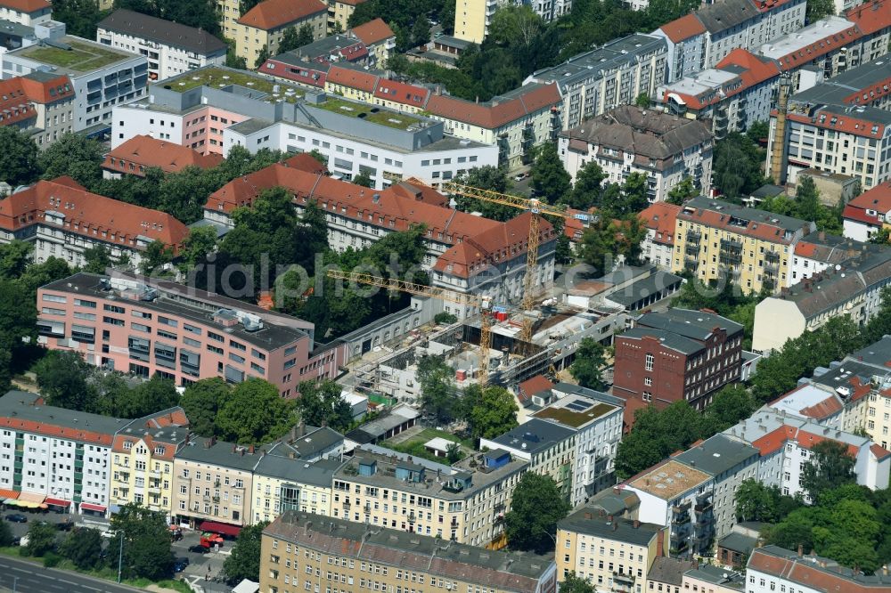 Berlin from the bird's eye view: Construction site for a new extension to the hospital grounds Sana Klinikum Lichtenberg on Fanningerstrasse in the district Lichtenberg in Berlin, Germany