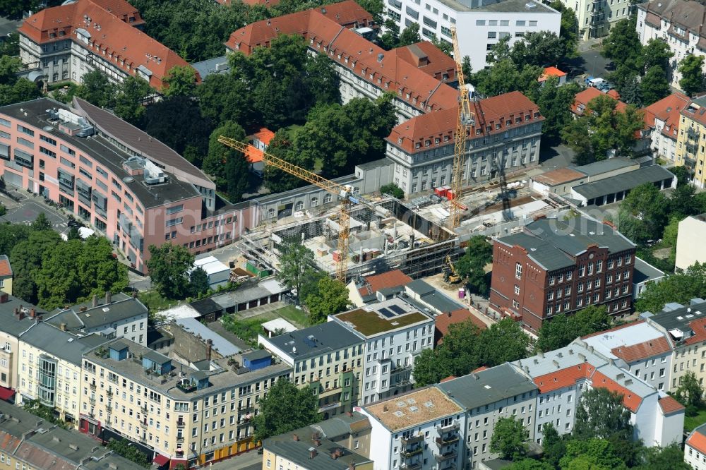 Aerial photograph Berlin - Construction site for a new extension to the hospital grounds Sana Klinikum Lichtenberg on Fanningerstrasse in the district Lichtenberg in Berlin, Germany