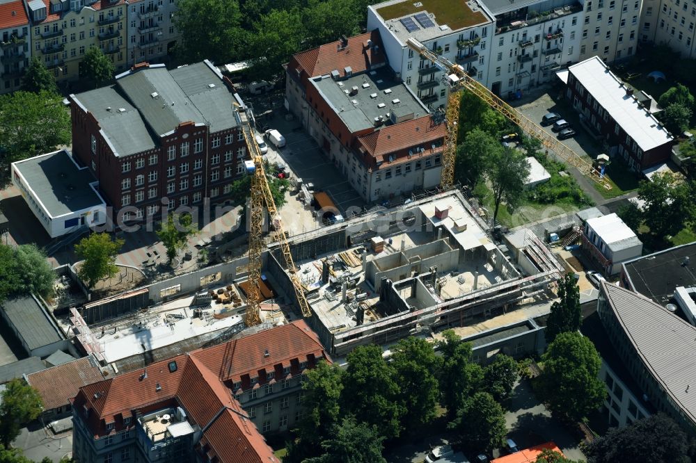 Berlin from the bird's eye view: Construction site for a new extension to the hospital grounds Sana Klinikum Lichtenberg on Fanningerstrasse in the district Lichtenberg in Berlin, Germany