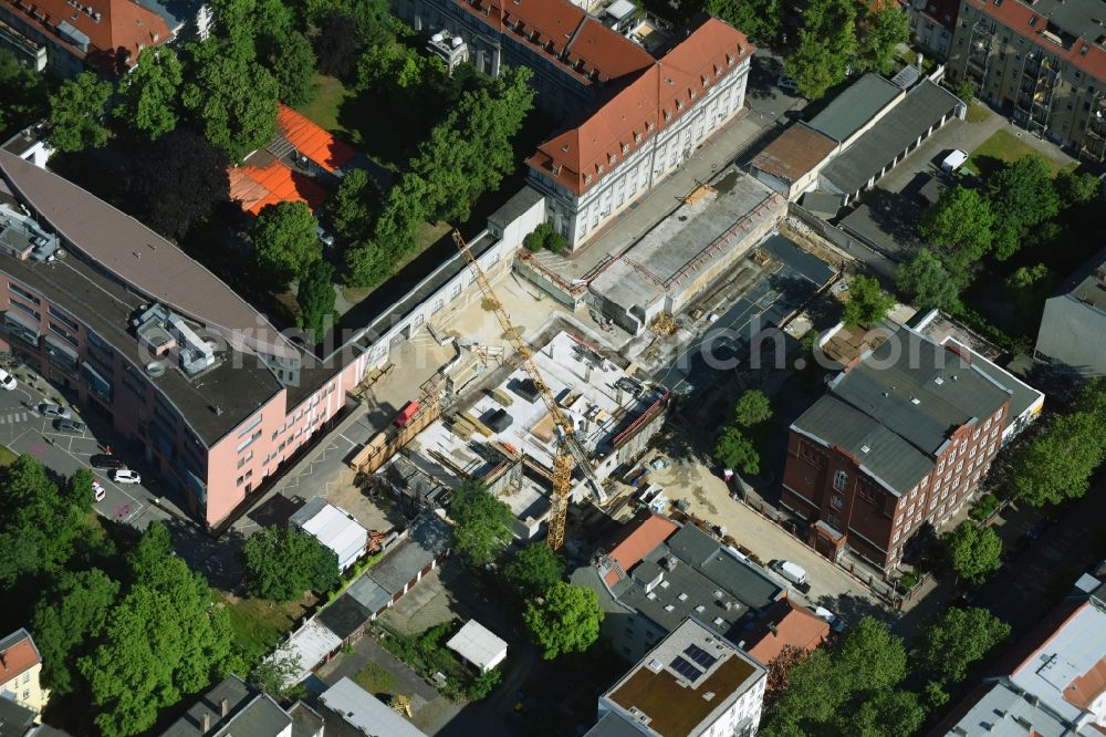 Berlin from the bird's eye view: Construction site for a new extension to the hospital grounds Sana Klinikum Lichtenberg on Fanningerstrasse in the district Lichtenberg in Berlin, Germany