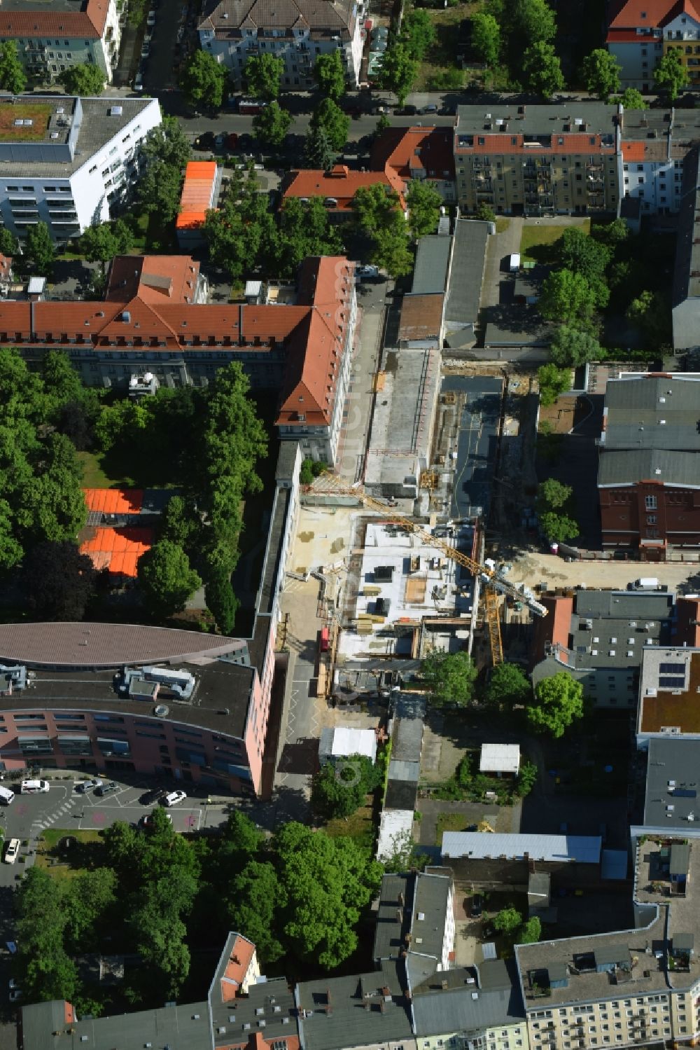 Aerial photograph Berlin - Construction site for a new extension to the hospital grounds Sana Klinikum Lichtenberg on Fanningerstrasse in the district Lichtenberg in Berlin, Germany