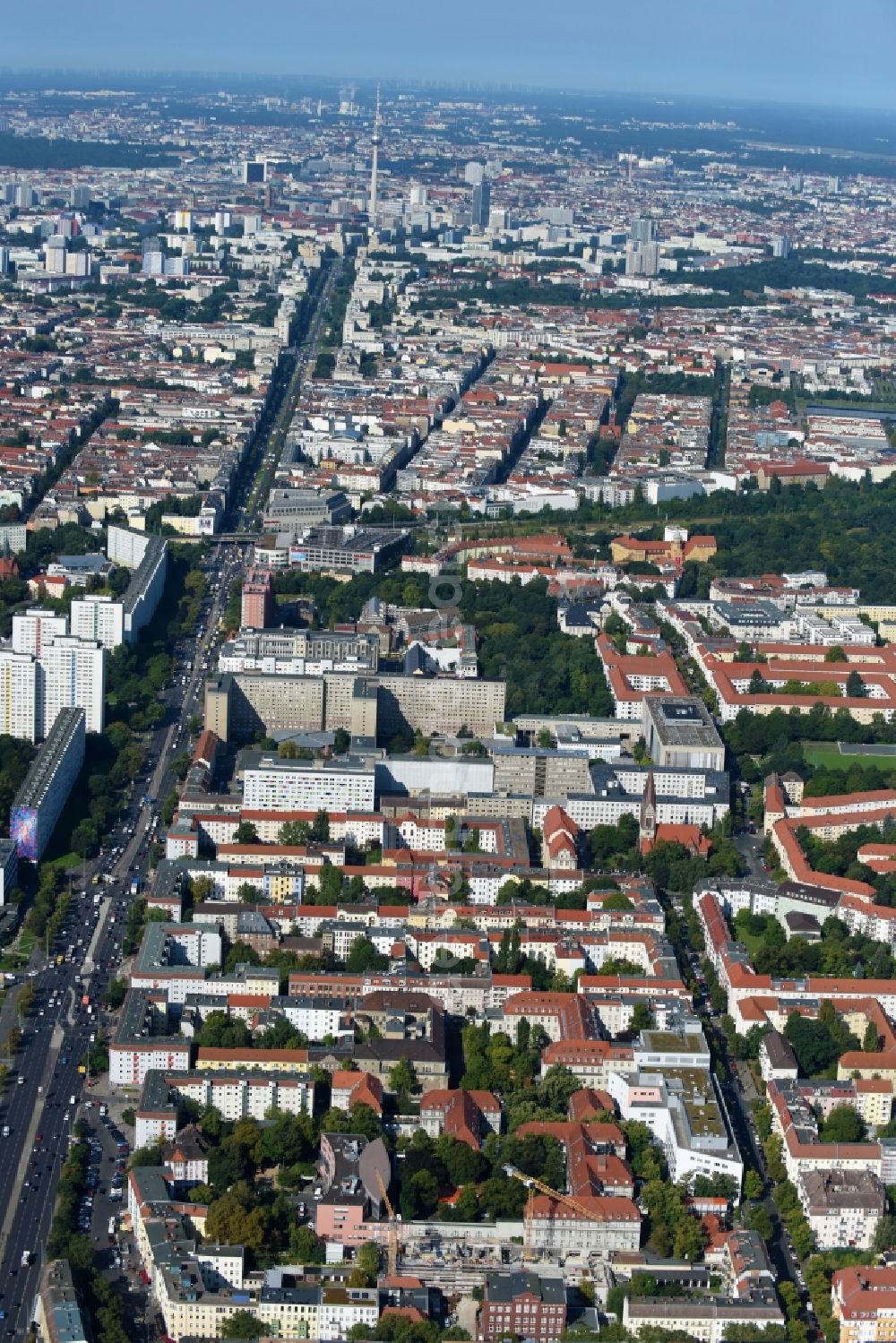 Aerial image Berlin - Construction site for a new extension to the hospital grounds Sana Klinikum Lichtenberg on Fanningerstrasse in the district Lichtenberg in Berlin, Germany