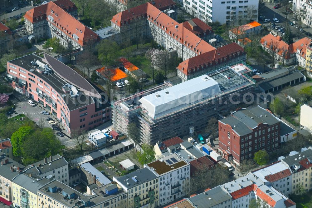 Aerial photograph Berlin - Construction site for a new extension to the hospital grounds Sana Klinikum Lichtenberg on Fanningerstrasse in the district Lichtenberg in Berlin, Germany