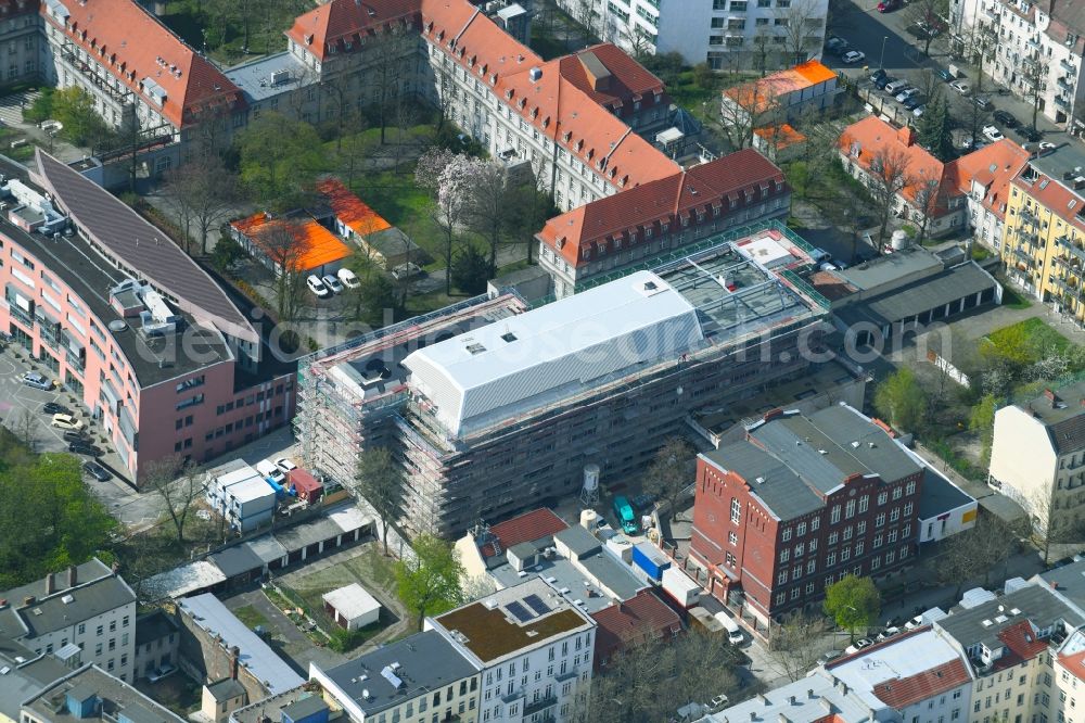 Berlin from the bird's eye view: Construction site for a new extension to the hospital grounds Sana Klinikum Lichtenberg on Fanningerstrasse in the district Lichtenberg in Berlin, Germany