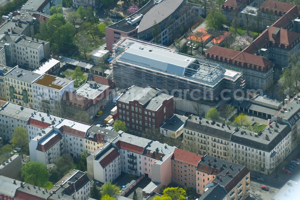 Aerial photograph Berlin - Construction site for a new extension to the hospital grounds Sana Klinikum Lichtenberg on Fanningerstrasse in the district Lichtenberg in Berlin, Germany