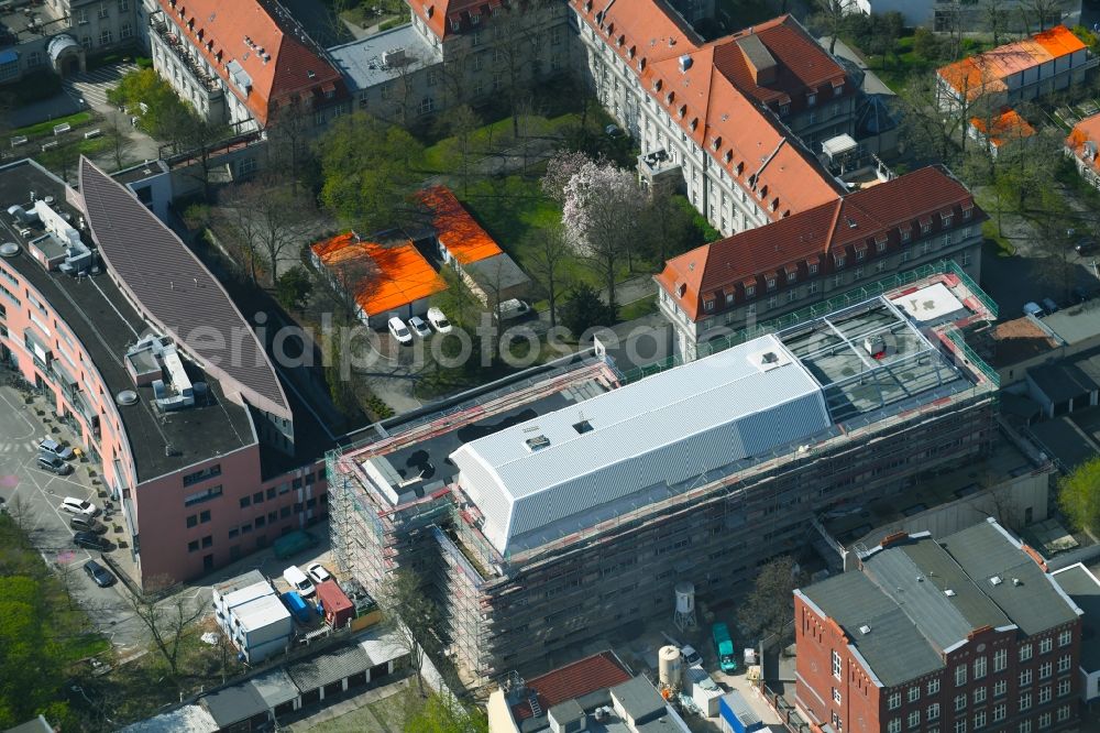 Berlin from the bird's eye view: Construction site for a new extension to the hospital grounds Sana Klinikum Lichtenberg on Fanningerstrasse in the district Lichtenberg in Berlin, Germany