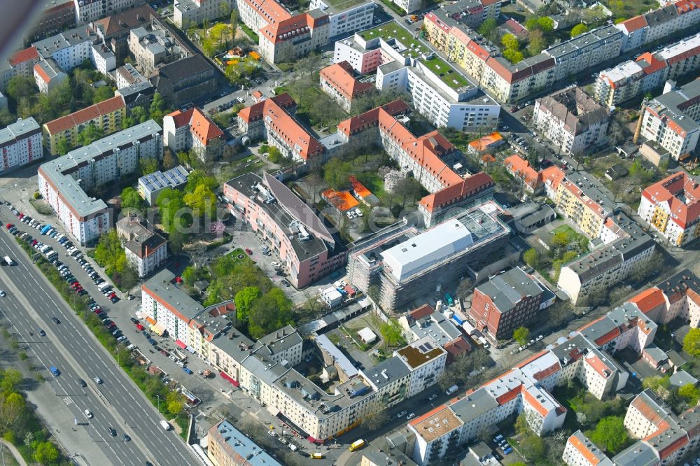 Aerial photograph Berlin - Construction site for a new extension to the hospital grounds Sana Klinikum Lichtenberg on Fanningerstrasse in the district Lichtenberg in Berlin, Germany