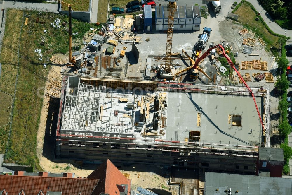 Brandenburg an der Havel from the bird's eye view: Construction site for a new extension to the hospital grounds Staedtisches Klinikum Brandenburg GmbH on Hochstrasse in Brandenburg an der Havel in the state Brandenburg, Germany