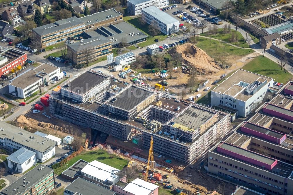 Düsseldorf from above - Construction site for a new extension to the hospital grounds UKD Universitaetsklinikum Duesseldorf in the district Bilk in Duesseldorf in the state North Rhine-Westphalia, Germany