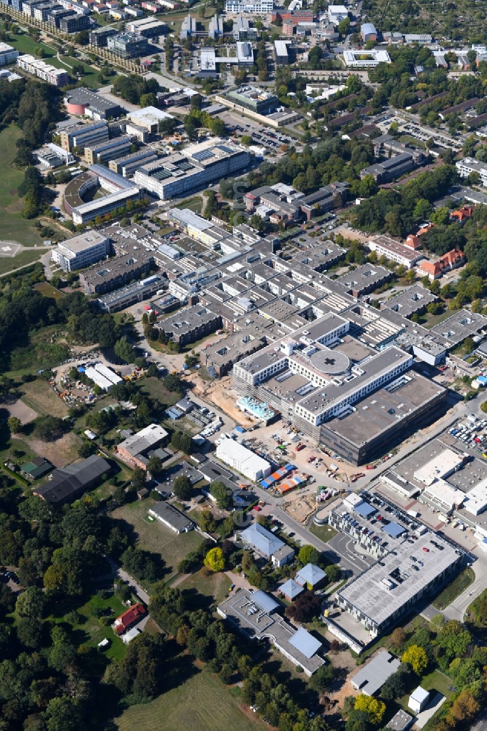 Lübeck from above - Construction site for a new extension to the hospital grounds UKSH Universitaetsklinikum Schleswig-Holstein in the district St. Juergen in Luebeck in the state Schleswig-Holstein, Germany