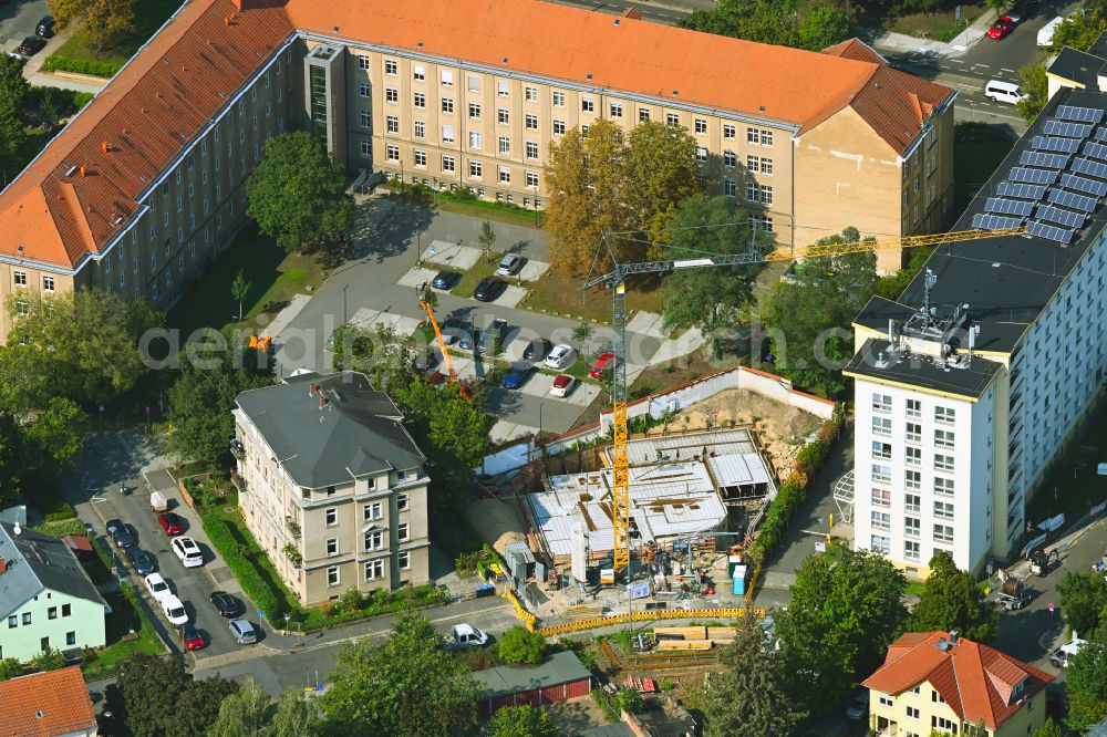 Aerial photograph Dresden - Construction site for a new extension to the hospital grounds Universitaetsklinikum Carl Gustav Carus on street Schubertstrasse in the district Johannstadt in Dresden in the state Saxony, Germany