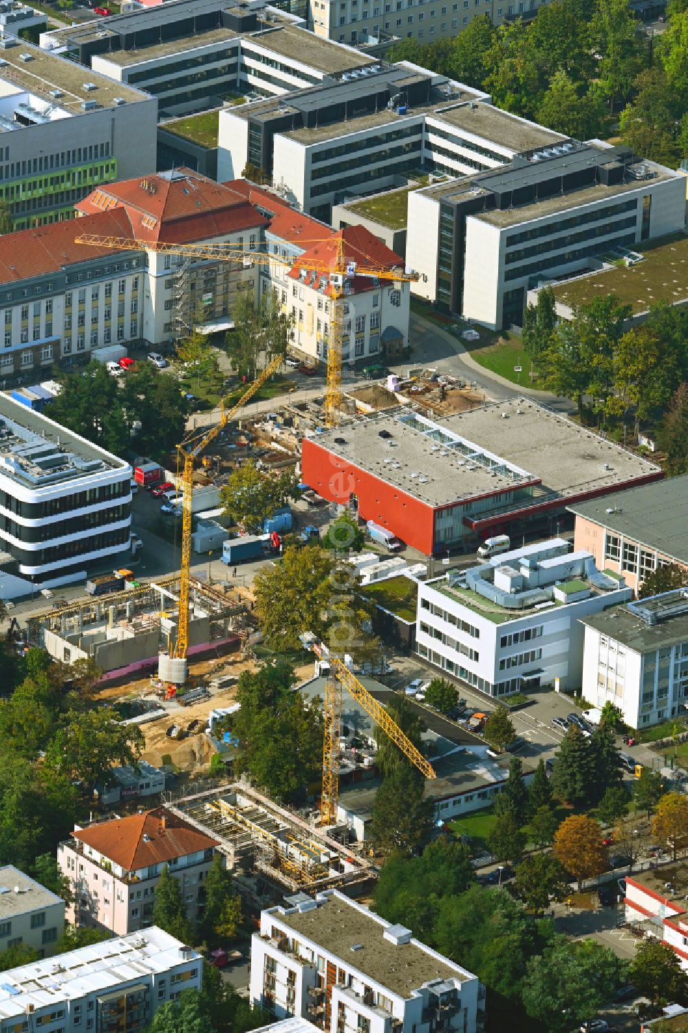 Aerial image Dresden - Construction site for a new extension to the hospital grounds Universitaetsklinikum Carl Gustav Carus on street Schubertstrasse in the district Johannstadt in Dresden in the state Saxony, Germany