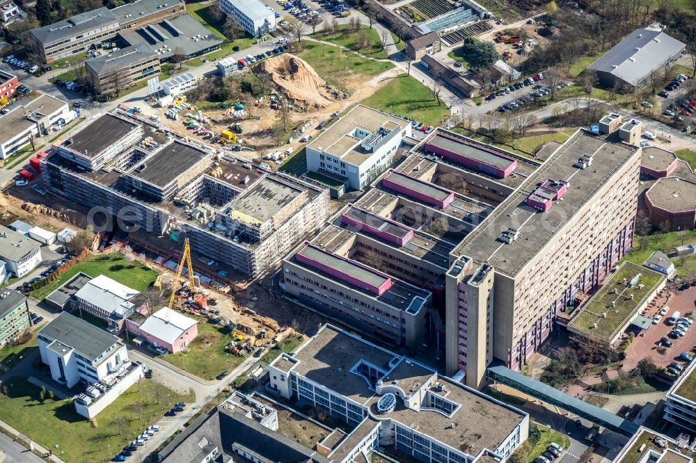 Düsseldorf from above - Construction site for a new extension to the hospital grounds Universitaetsklinikum Duesseldorf on Moorenstrasse in Duesseldorf in the state North Rhine-Westphalia, Germany