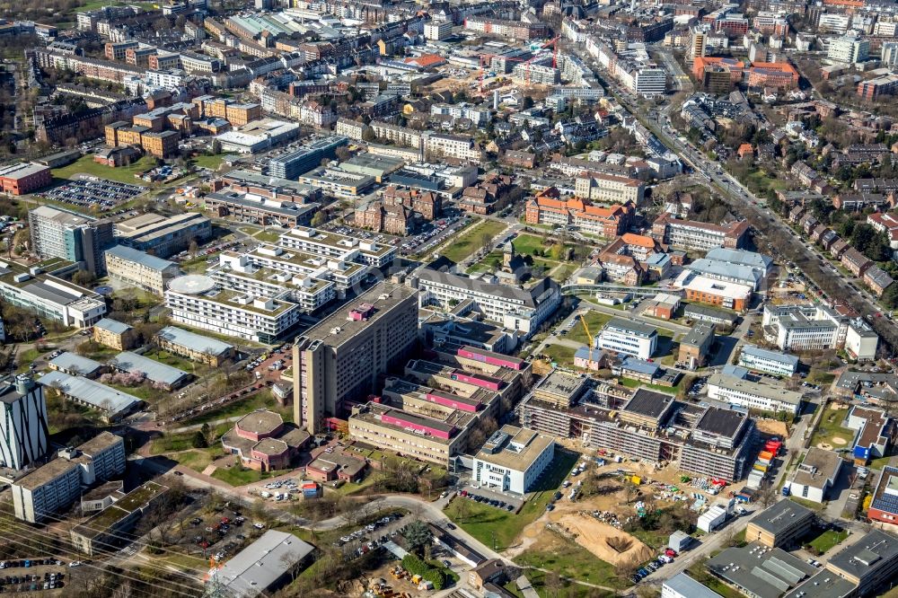 Aerial image Düsseldorf - Construction site for a new extension to the hospital grounds Universitaetsklinikum Duesseldorf on Moorenstrasse in Duesseldorf in the state North Rhine-Westphalia, Germany