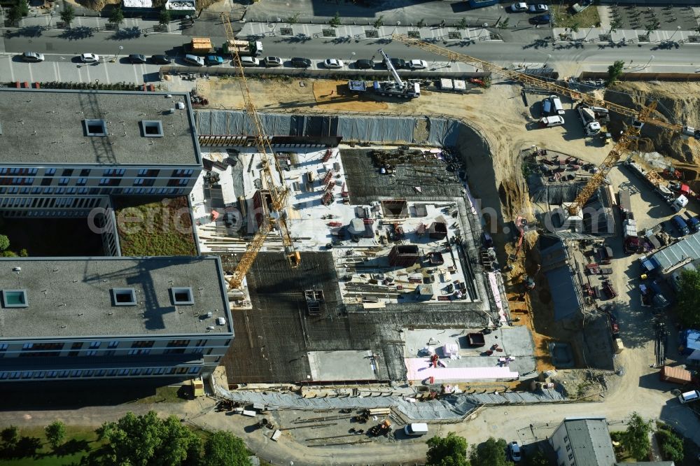 Leipzig from the bird's eye view: Construction site for a new extension to the hospital grounds Universitaetsklinikum Leipzig on Liebigstrasse in Leipzig in the state Saxony