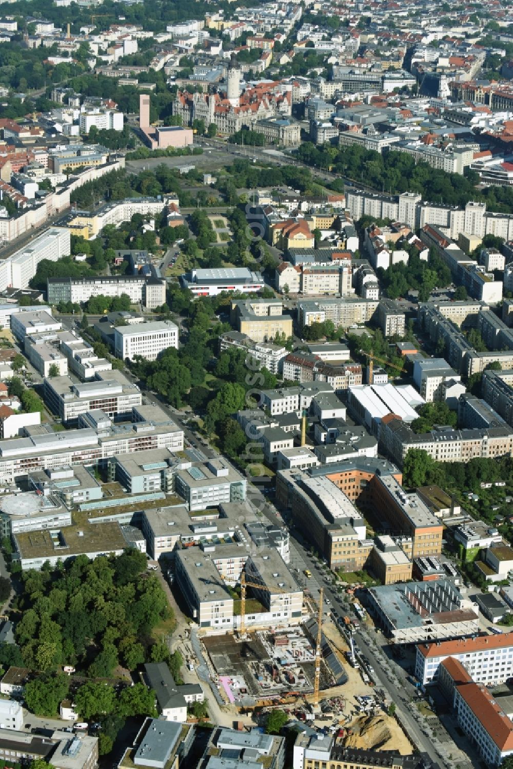 Aerial photograph Leipzig - Construction site for a new extension to the hospital grounds Universitaetsklinikum Leipzig on Liebigstrasse in Leipzig in the state Saxony