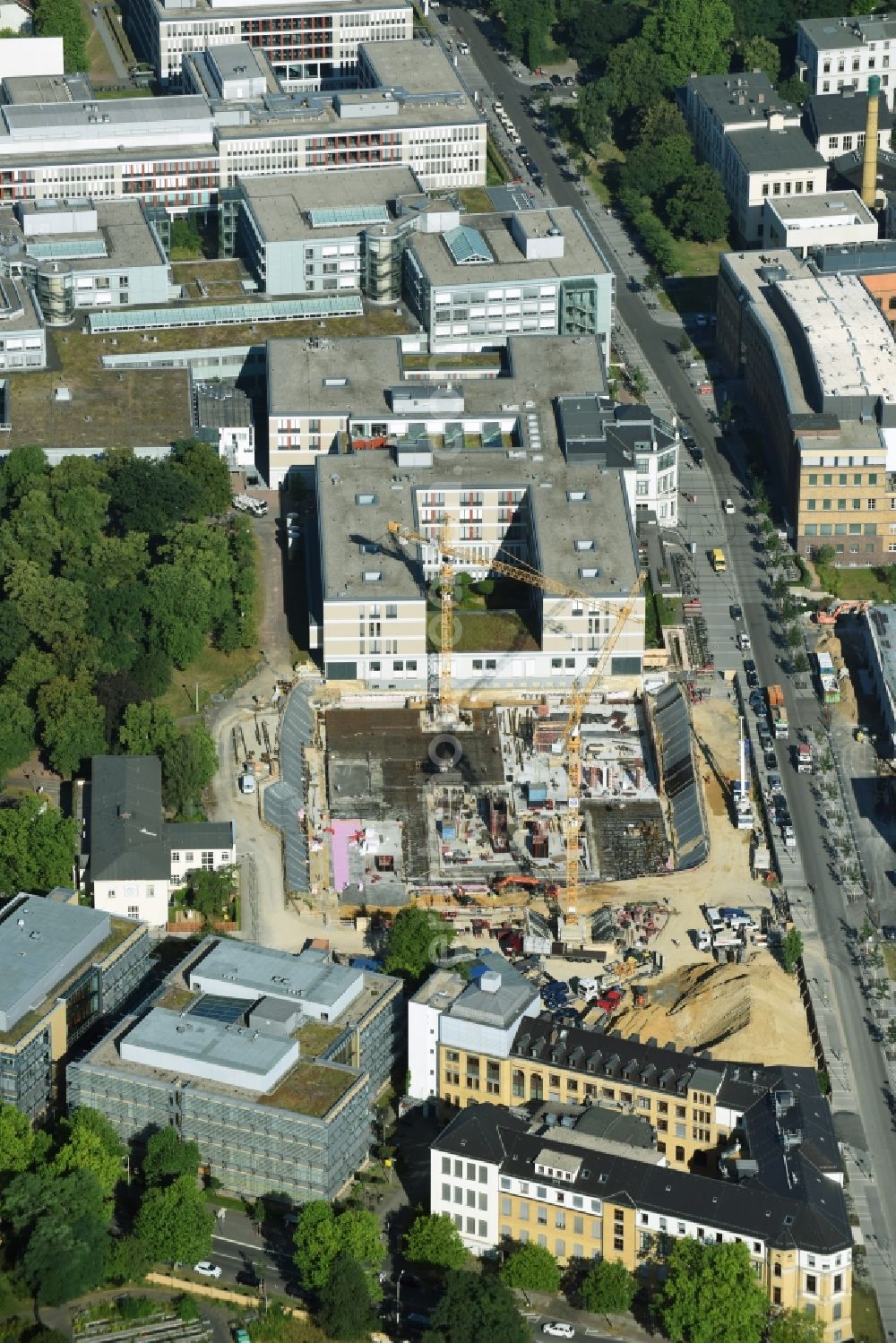 Leipzig from the bird's eye view: Construction site for a new extension to the hospital grounds Universitaetsklinikum Leipzig on Liebigstrasse in Leipzig in the state Saxony