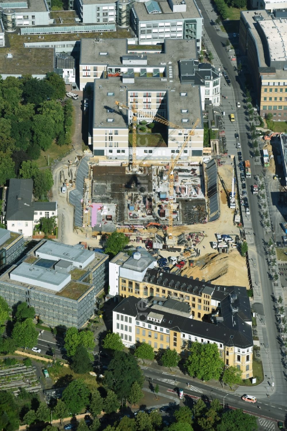 Aerial image Leipzig - Construction site for a new extension to the hospital grounds Universitaetsklinikum Leipzig on Liebigstrasse in Leipzig in the state Saxony